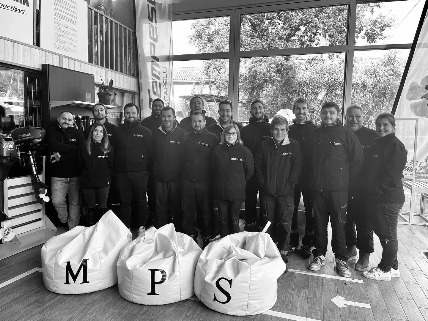 Découvrez l’équipe Marine Plaisance Service : José, Karine, Thierry, Kyllian, Kevin, Martial, Eric, Mickaël, Franck, David, Clément, Marie, Lou, Cassien, Vincent, Laëtitia et Jean Christophe.