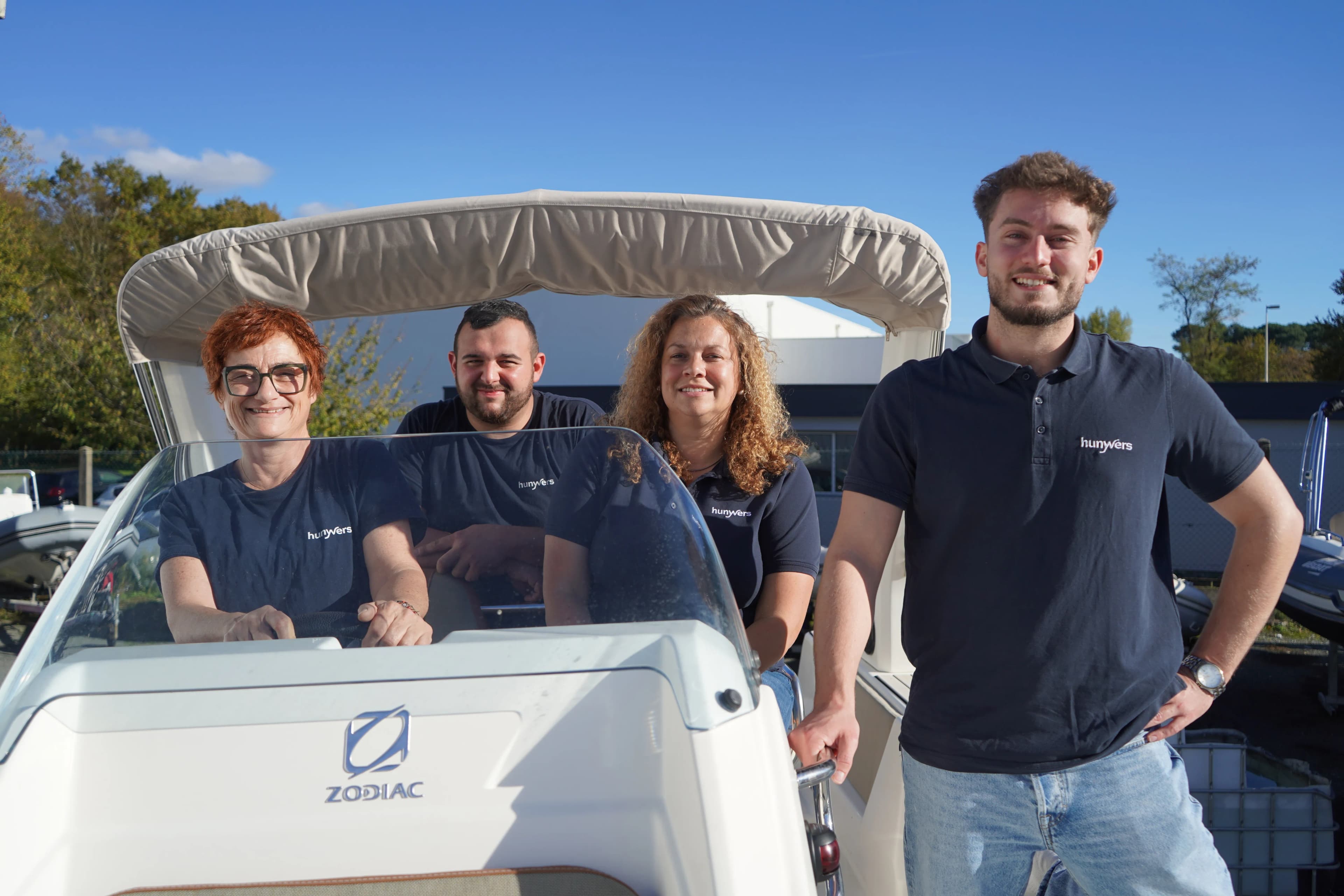 Découvrez l’équipe de Pneumarine Services : Laurence, Tom, Aurore et Constantin